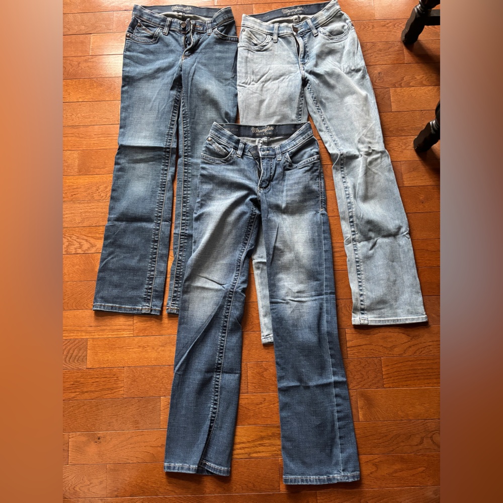 Women’s Wrangler Willow Riding Jeans Bundle - Picture 2 of 3